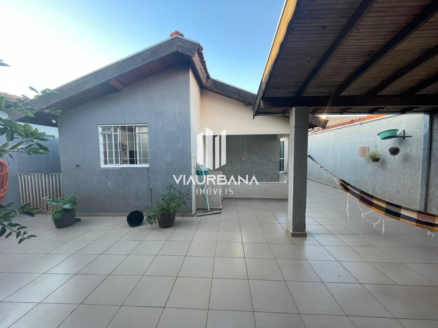 Casa à venda com 3 quartos, 250m² - Foto 1