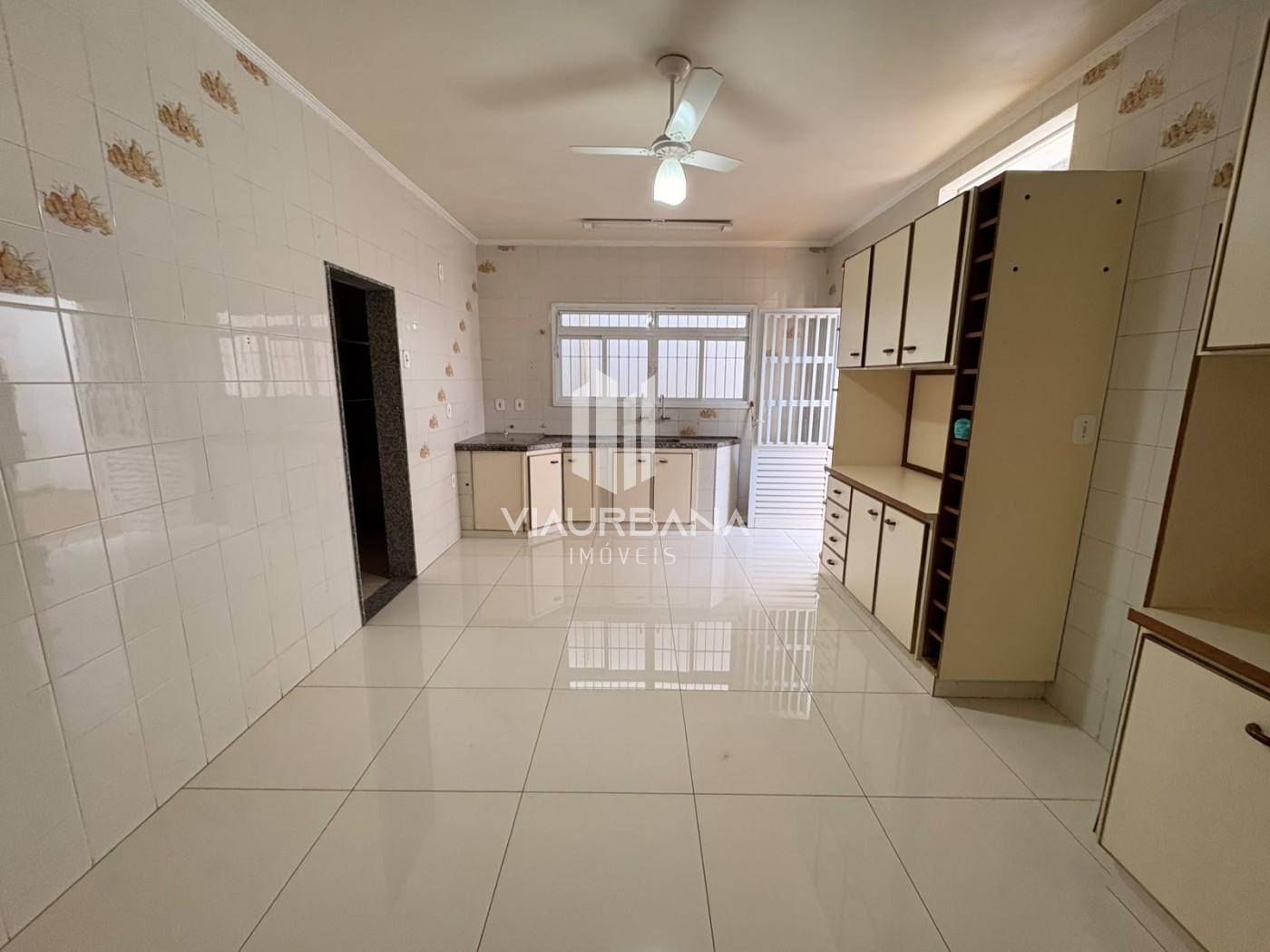 Casa, 3 quartos, 196 m² - Foto 1